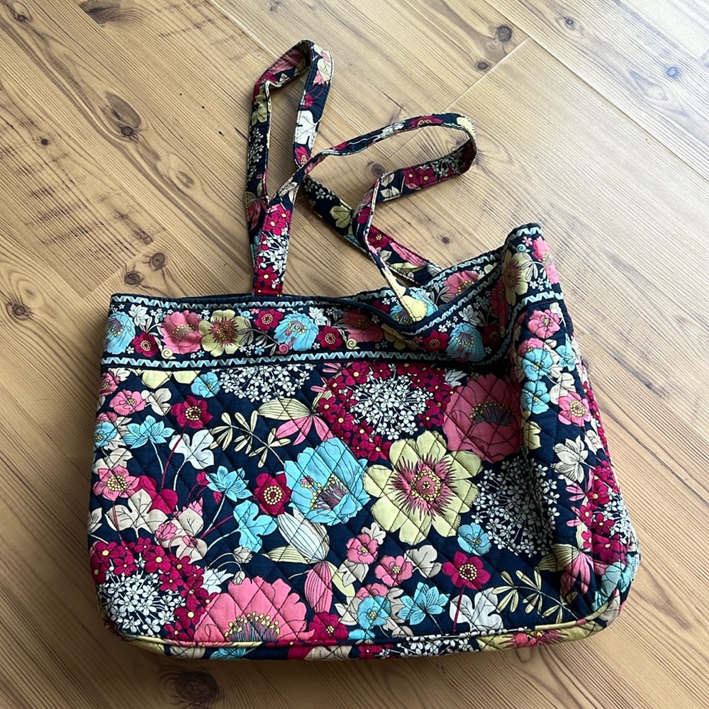 Vera Bradley Happy Snails Tote. GUC!  No holes, tears, or stains.